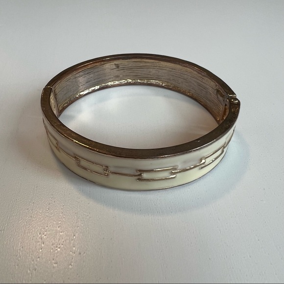 2.$15! 🍀 Gold & Cream Hinged Bangle Bracelet - Picture 5 of 6